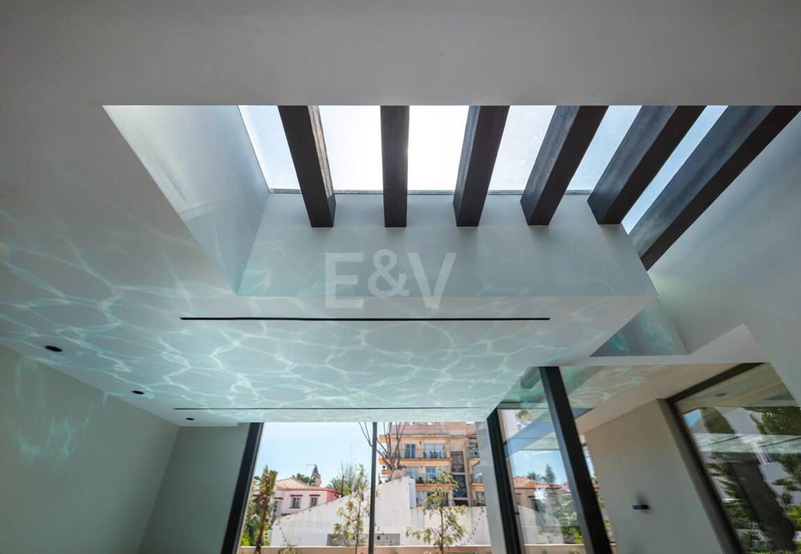 Exclusiva villa moderna en la zona de la playa de la Milla de Oro