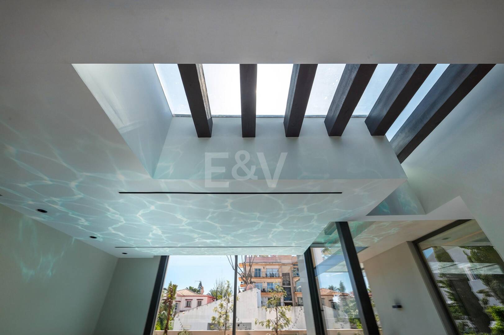 Exclusiva villa moderna en la zona de la playa de la Milla de Oro