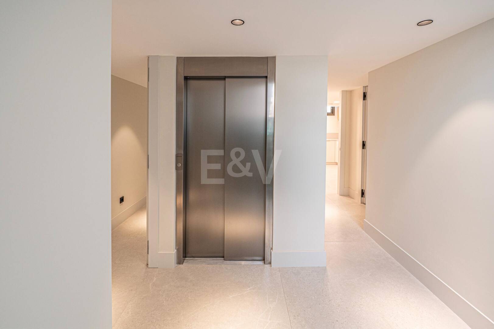 Exclusiva villa moderna en la zona de la playa de la Milla de Oro