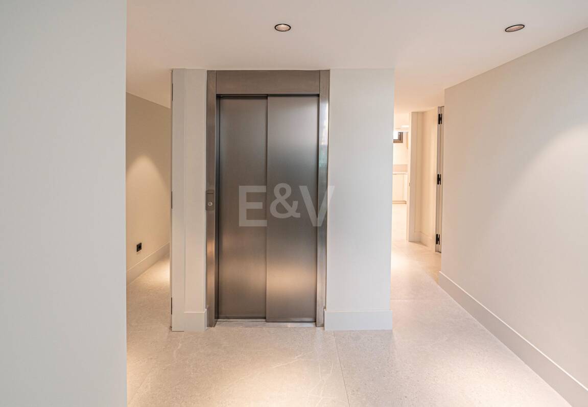 Exclusiva villa moderna en la zona de la playa de la Milla de Oro