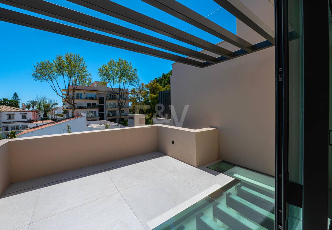 Exclusiva villa moderna en la zona de la playa de la Milla de Oro