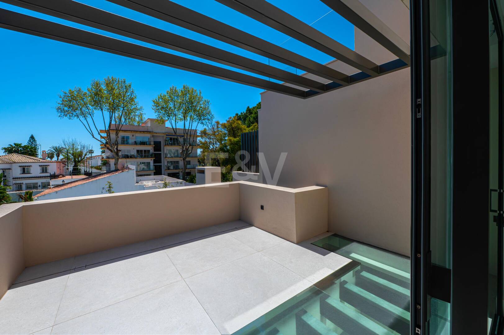 Exclusiva villa moderna en la zona de la playa de la Milla de Oro