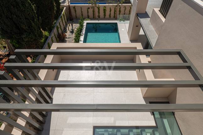 Exclusiva villa moderna en la zona de la playa de la Milla de Oro