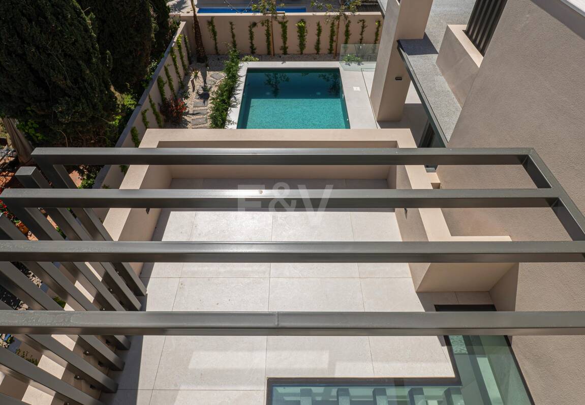 Exclusiva villa moderna en la zona de la playa de la Milla de Oro