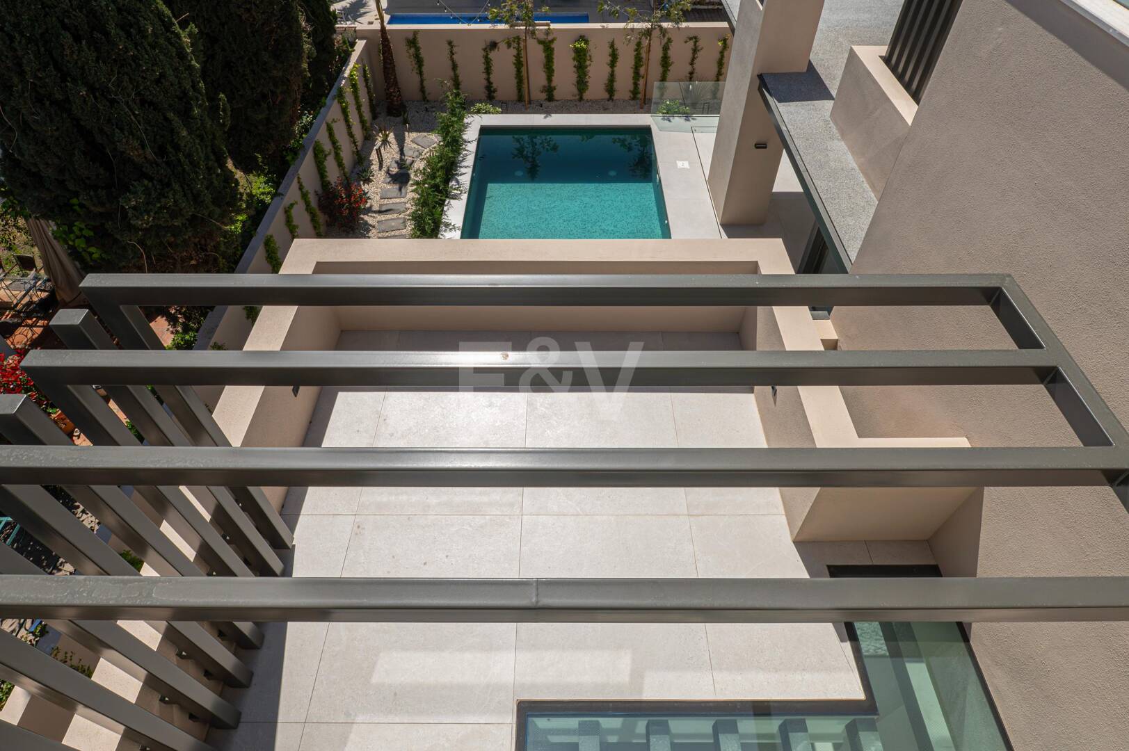 Exclusiva villa moderna en la zona de la playa de la Milla de Oro