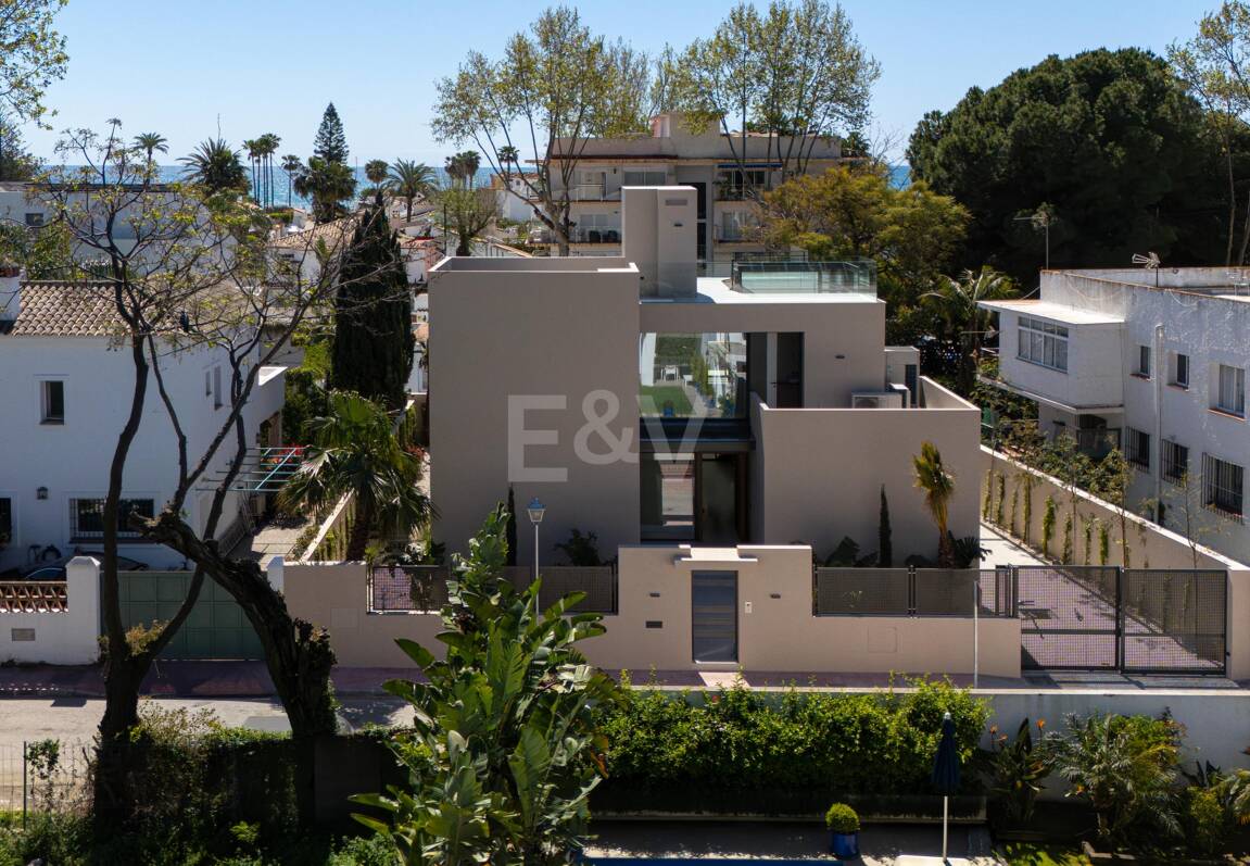 Exclusiva villa moderna en la zona de la playa de la Milla de Oro