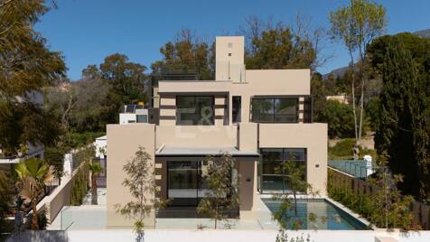 Modern kvalitet Villa på stranden sida av den gyllene milen