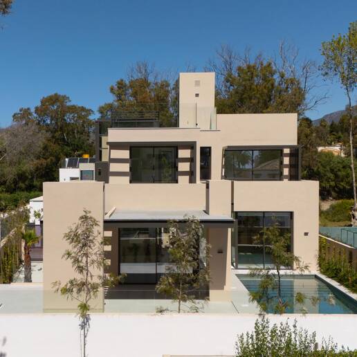 Exclusiva villa moderna en la zona de la playa de la Milla de Oro