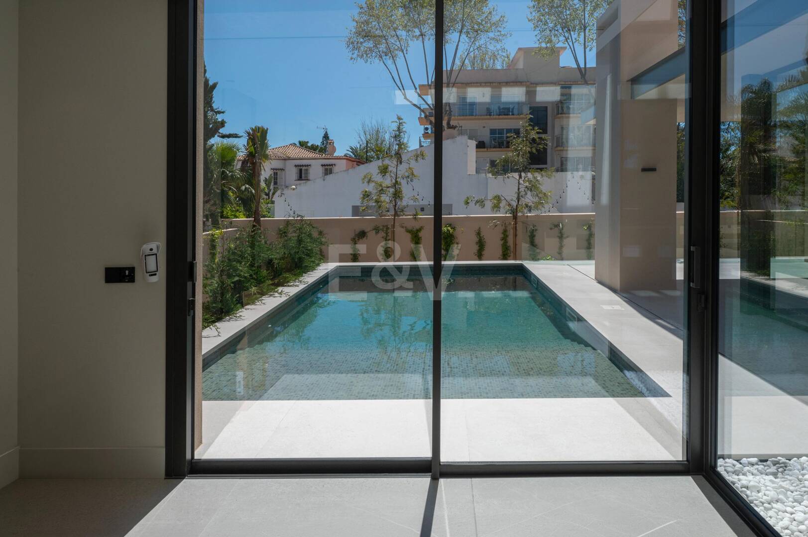 Exclusiva villa moderna en la zona de la playa de la Milla de Oro