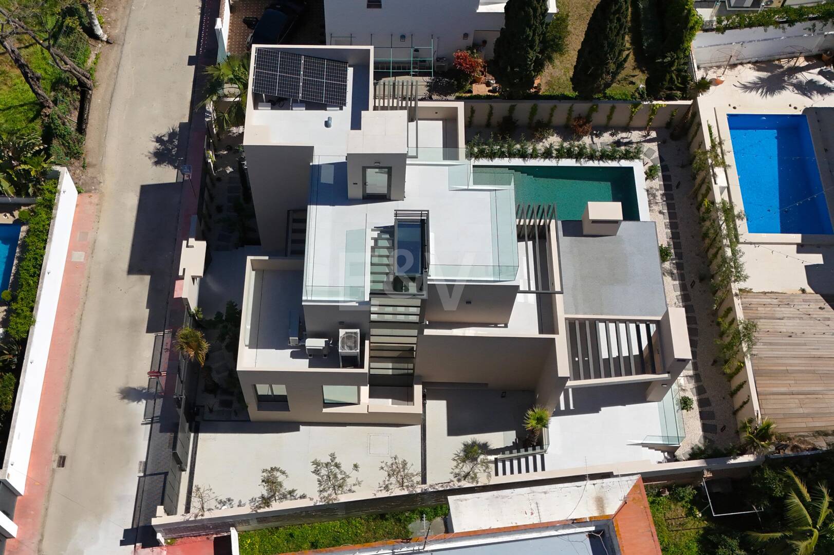 Exclusiva villa moderna en la zona de la playa de la Milla de Oro