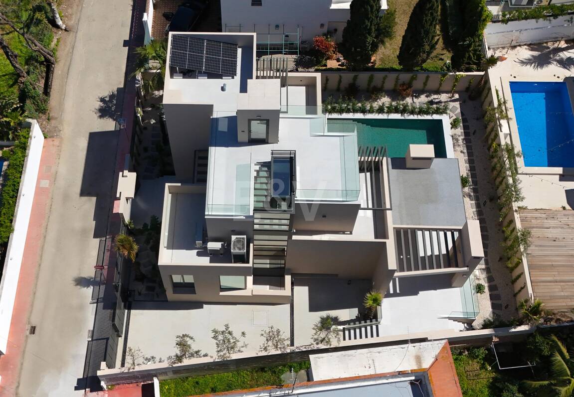 Exclusiva villa moderna en la zona de la playa de la Milla de Oro