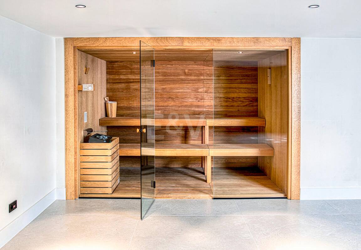 Exclusiva villa moderna en la zona de la playa de la Milla de Oro