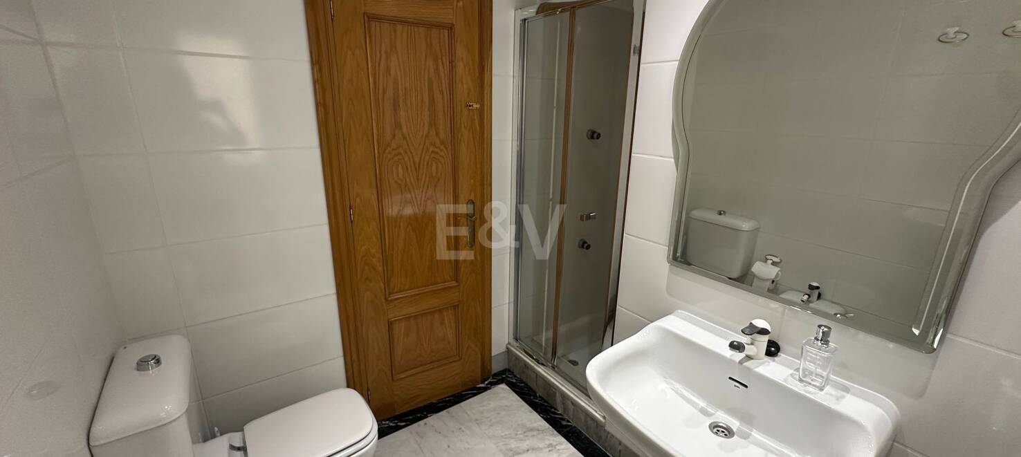 Elegant 3 bedroom flat with sea view in Marbella Centro walking distance the beach and all amenities.