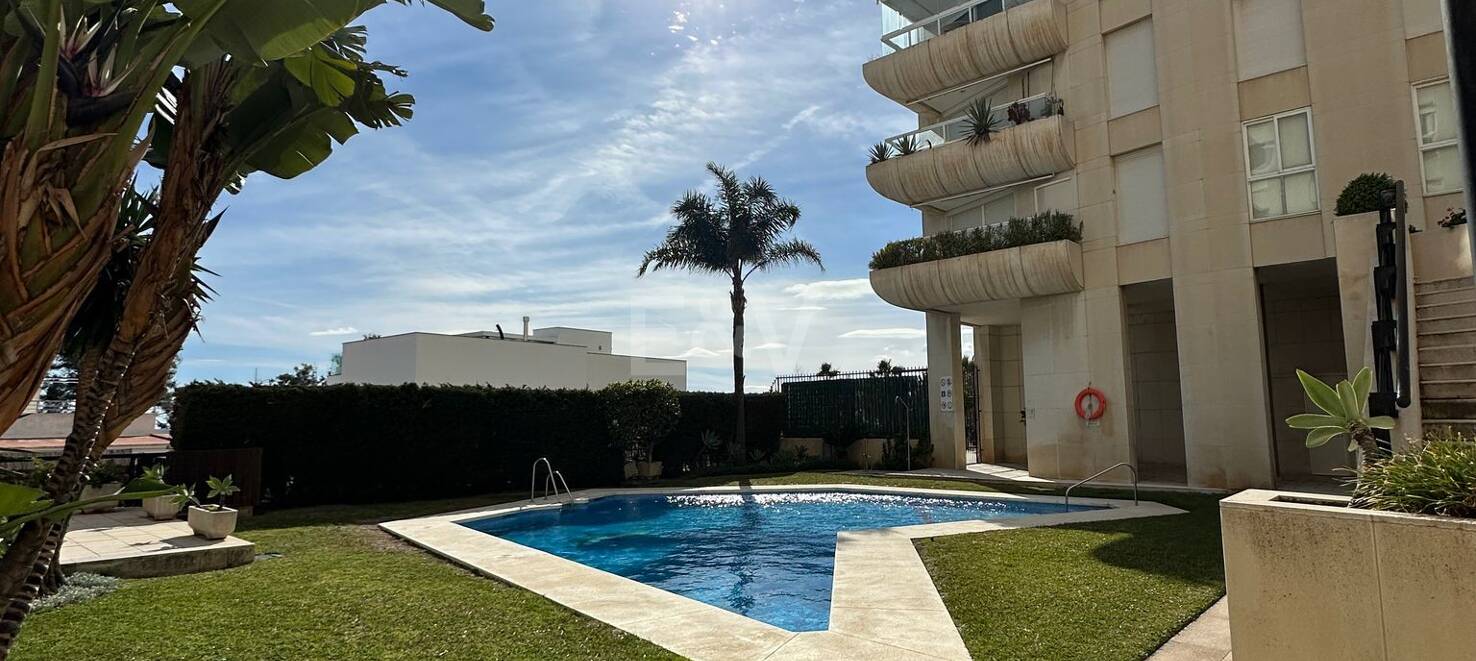 Elegant 3 bedroom flat with sea view in Marbella Centro walking distance the beach and all amenities.