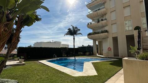 Elegant 3 bedroom flat with sea view in Marbella Centro walking distance the beach and all amenities.
