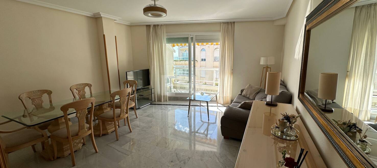 Elegant 3 bedroom flat with sea view in Marbella Centro walking distance the beach and all amenities.