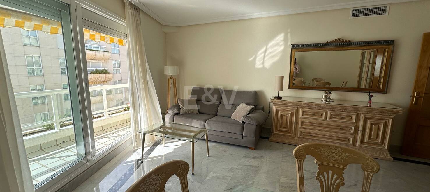 Elegant 3 bedroom flat with sea view in Marbella Centro walking distance the beach and all amenities.