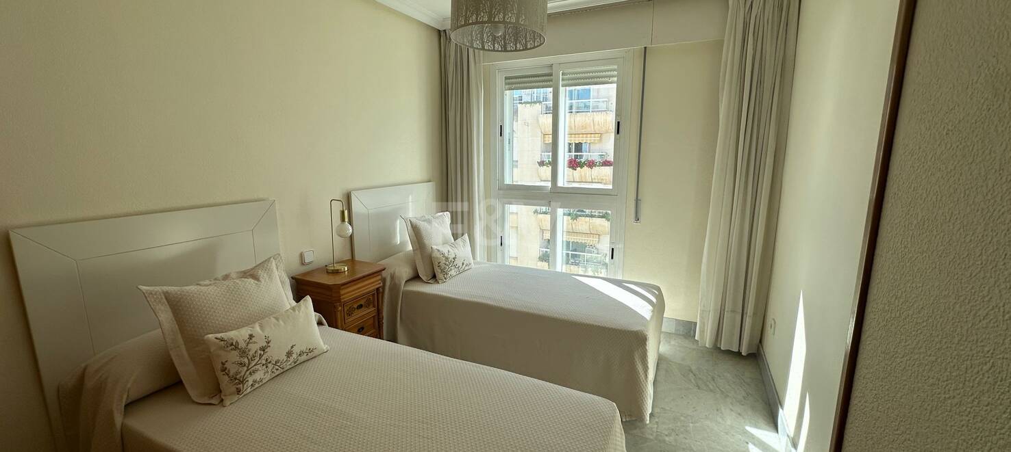 Elegant 3 bedroom flat with sea view in Marbella Centro walking distance the beach and all amenities.