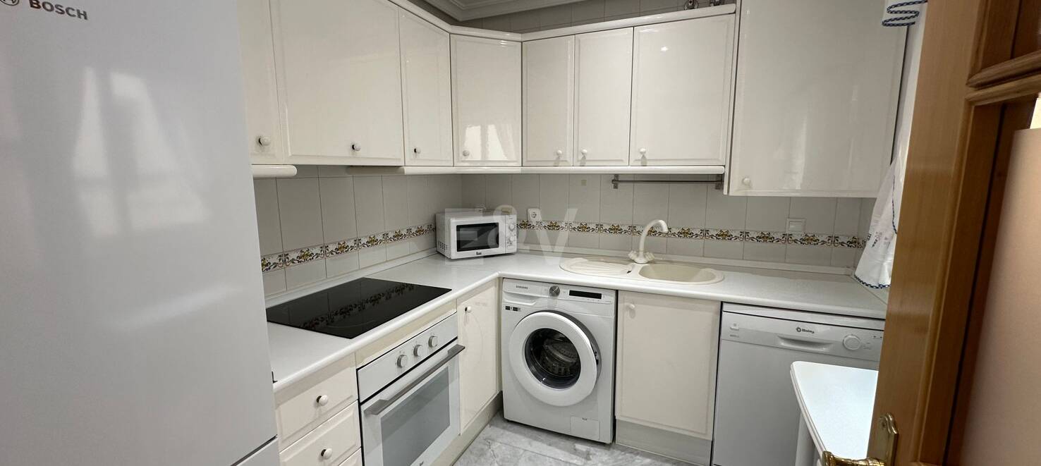 Elegant 3 bedroom flat with sea view in Marbella Centro walking distance the beach and all amenities.