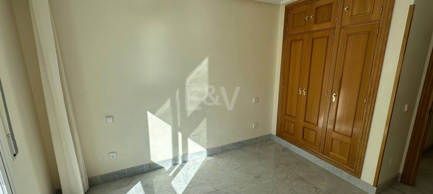 Elegant 3 bedroom flat with sea view in Marbella Centro walking distance the beach and all amenities.