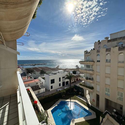 Elegant 3 bedroom flat with sea view in Marbella Centro walking distance the beach and all amenities.