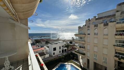 Elegant 3 bedroom flat with sea view in Marbella Centro walking distance the beach and all amenities.