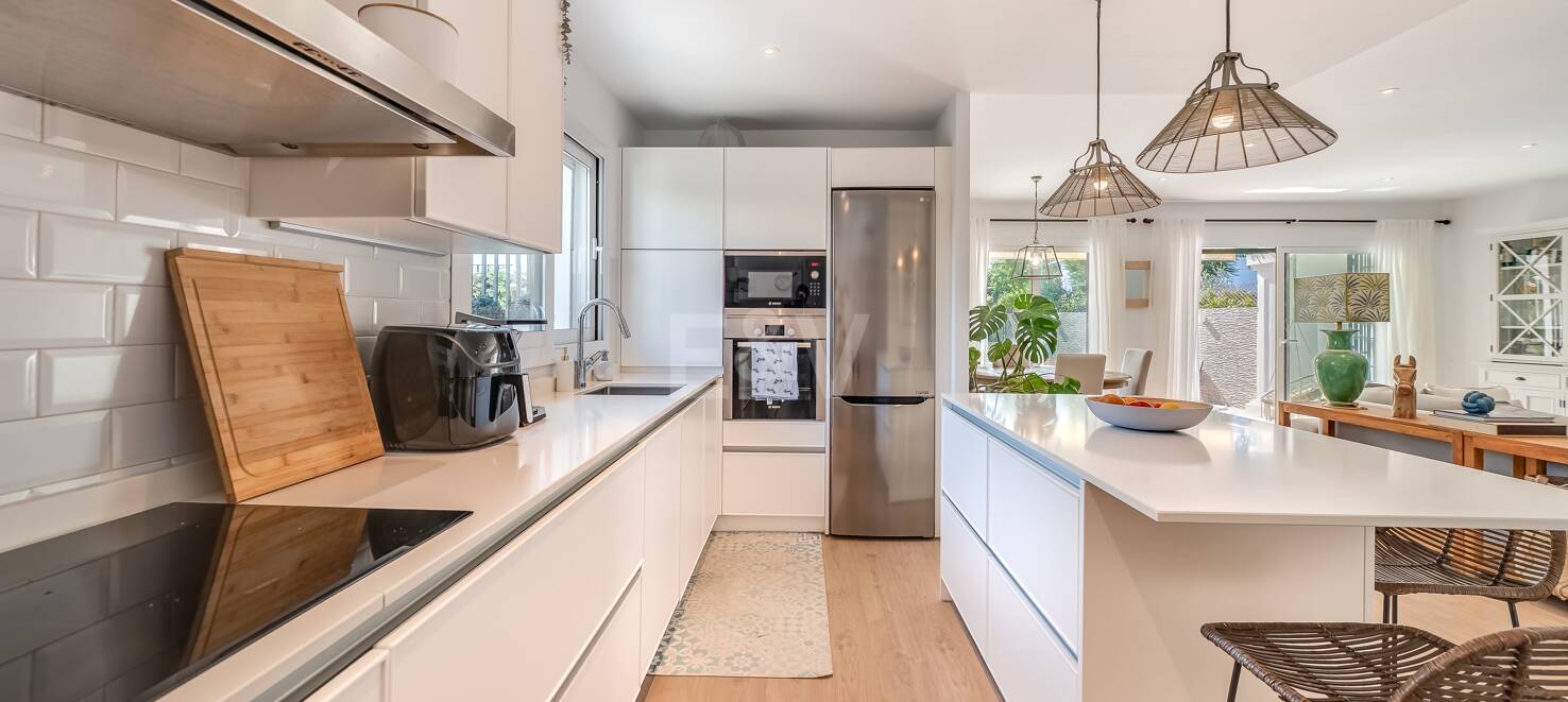 A Modern, One-of-a-Kind Townhouse on San Pedro Beach