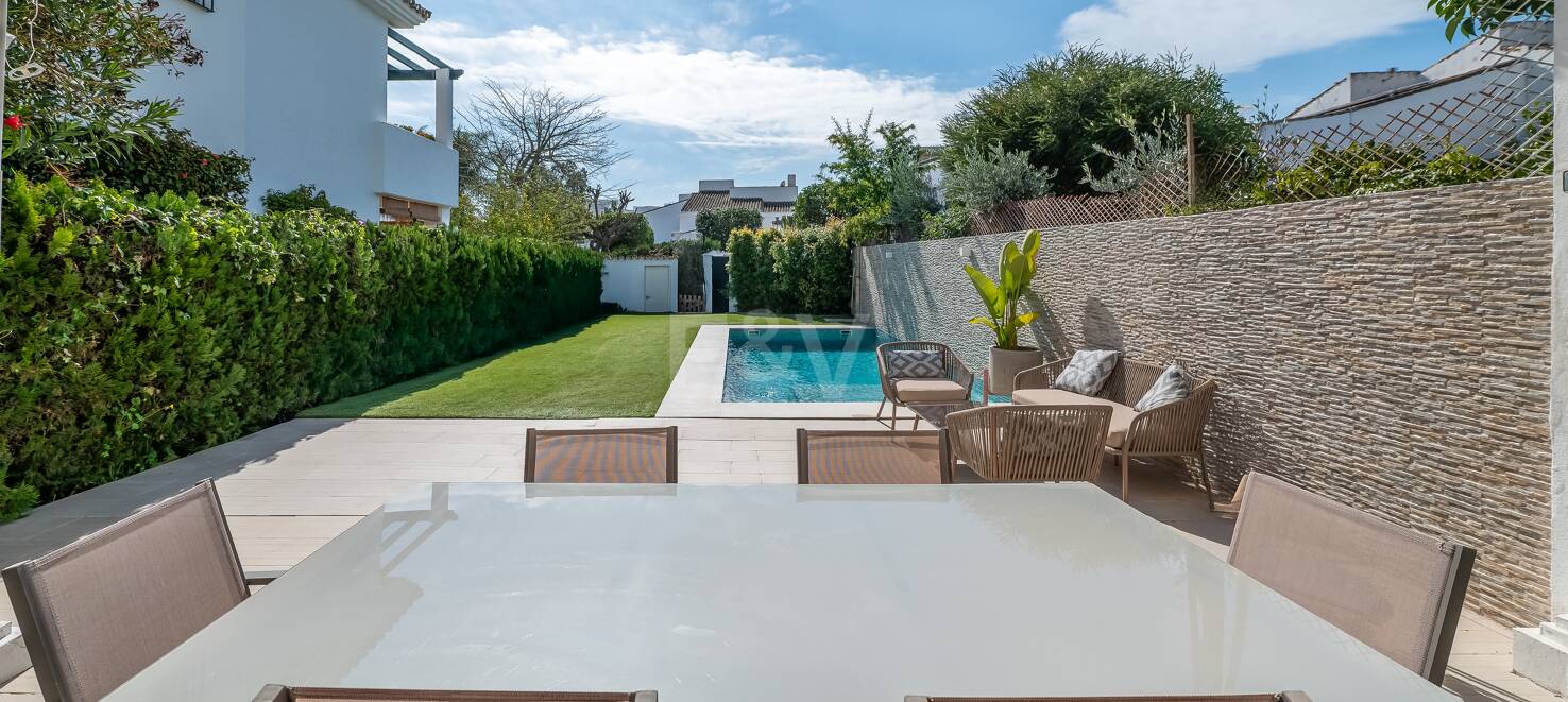 A Modern, One-of-a-Kind Townhouse on San Pedro Beach