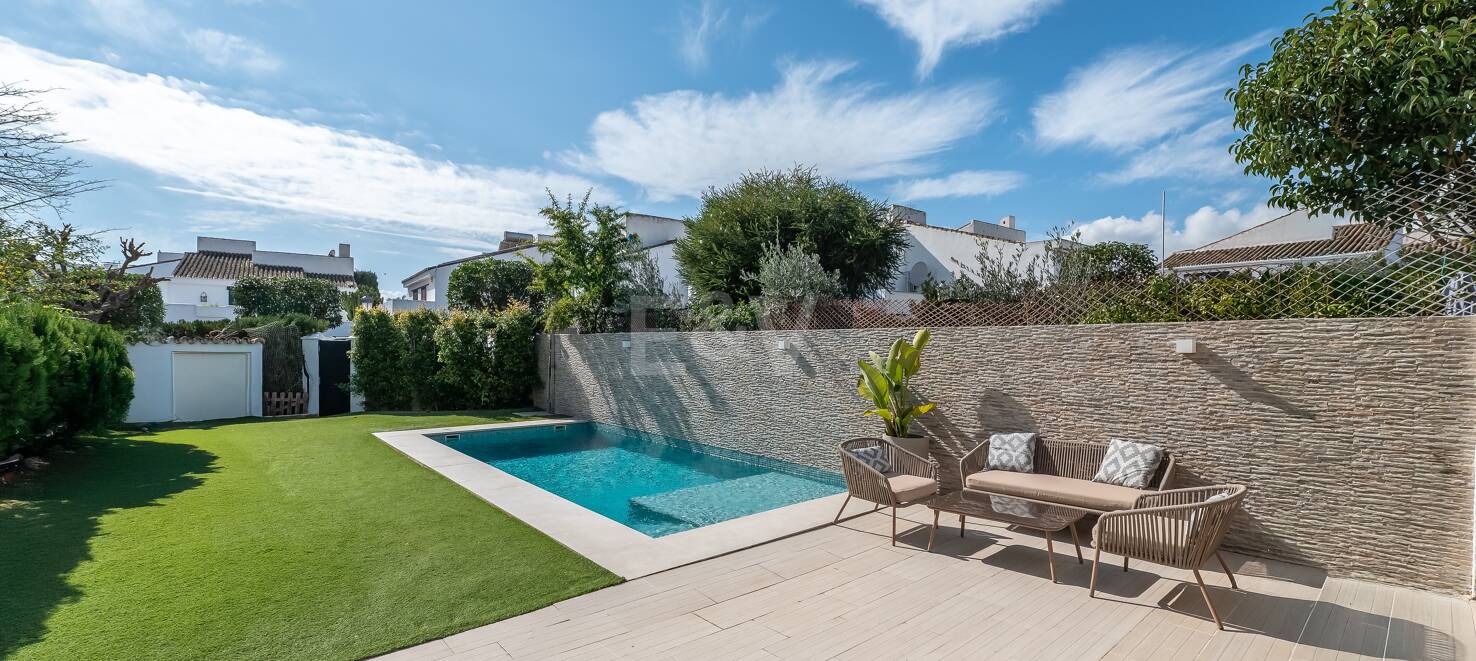 A Modern, One-of-a-Kind Townhouse on San Pedro Beach