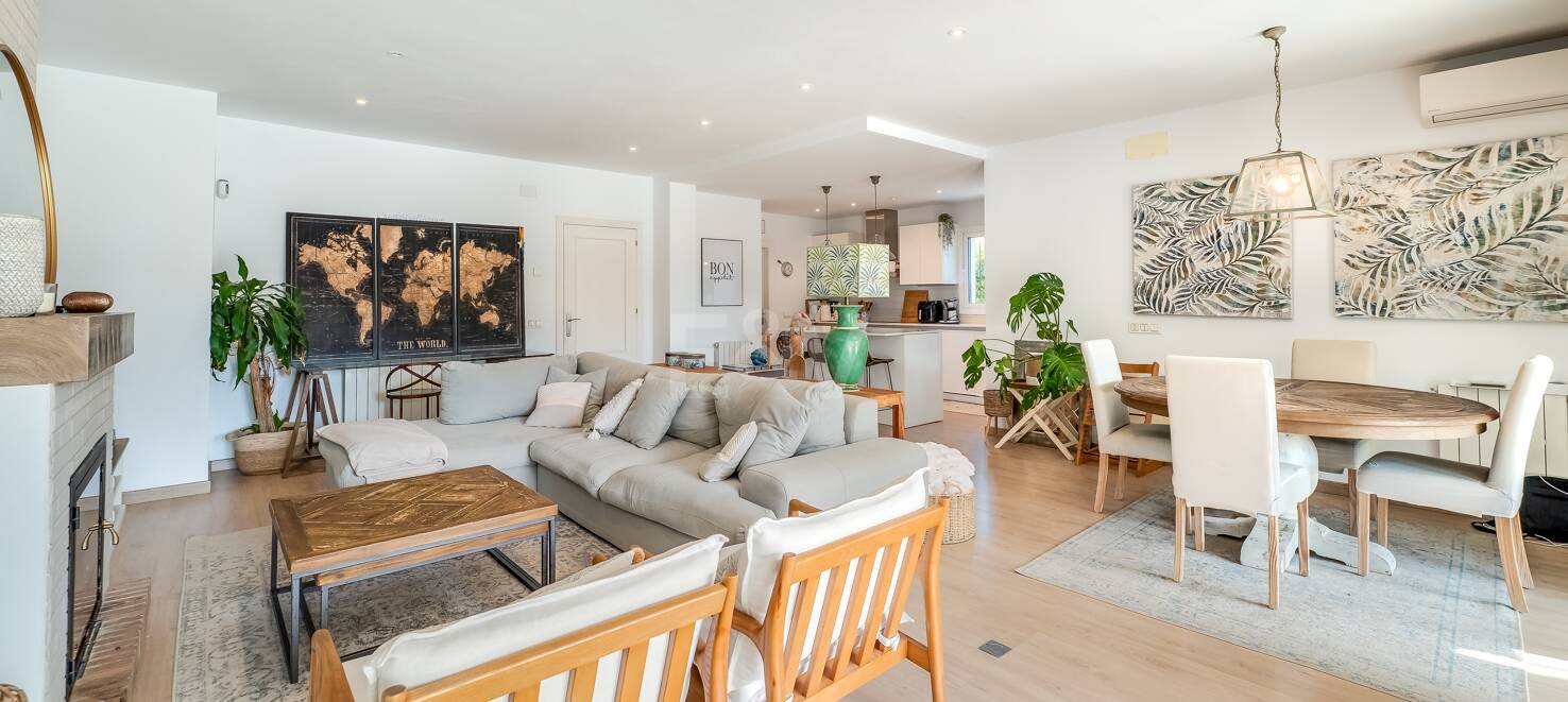 A Modern, One-of-a-Kind Townhouse on San Pedro Beach