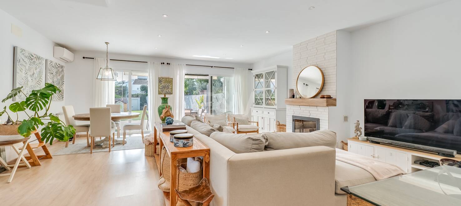 A Modern, One-of-a-Kind Townhouse on San Pedro Beach