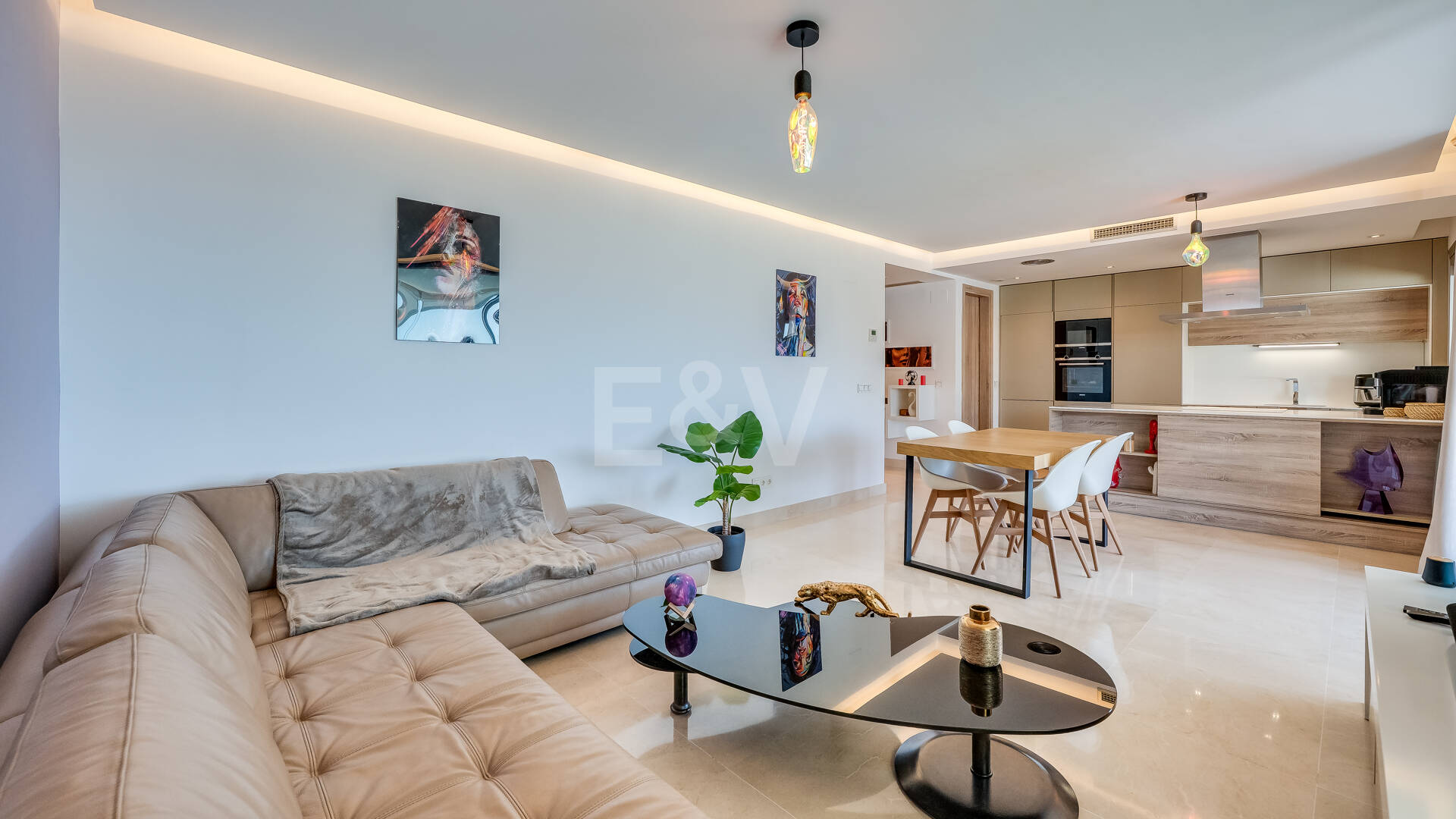 Moderno apartamento de 3 dormitorios con vistas al mar en Botanic, Benahavís!