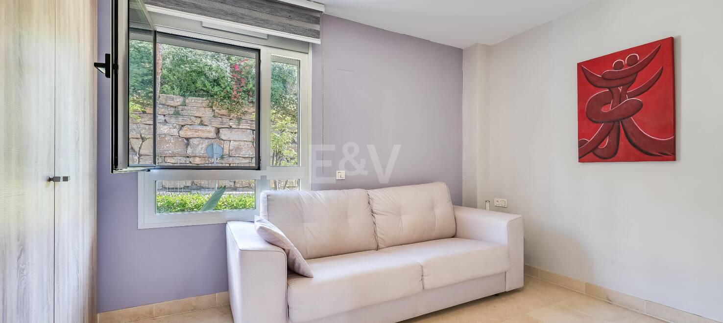 Moderno apartamento de 3 dormitorios con vistas al mar en Botanic, Benahavís!