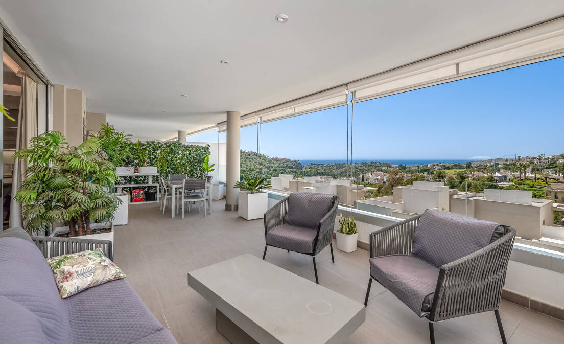 Moderno apartamento de 3 dormitorios con vistas al mar en Botanic, Benahavís!