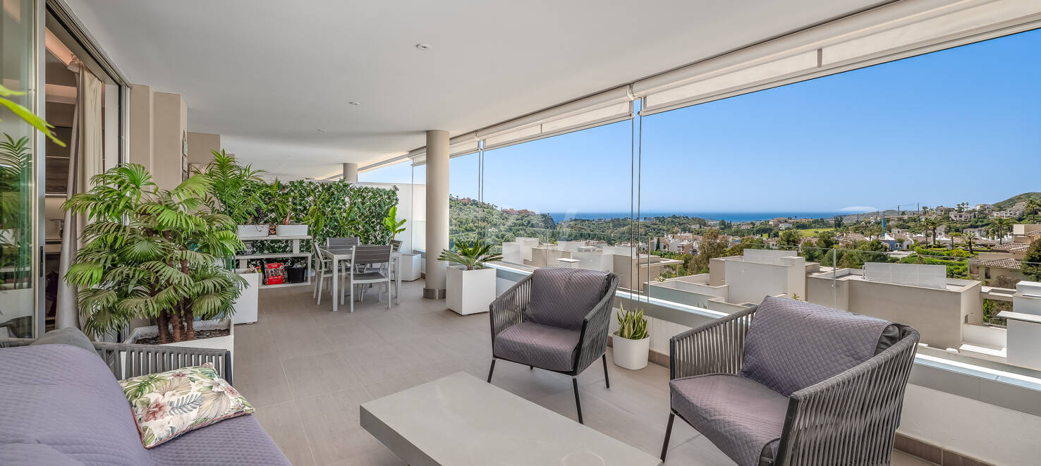 Moderno apartamento de 3 dormitorios con vistas al mar en Botanic, Benahavís!
