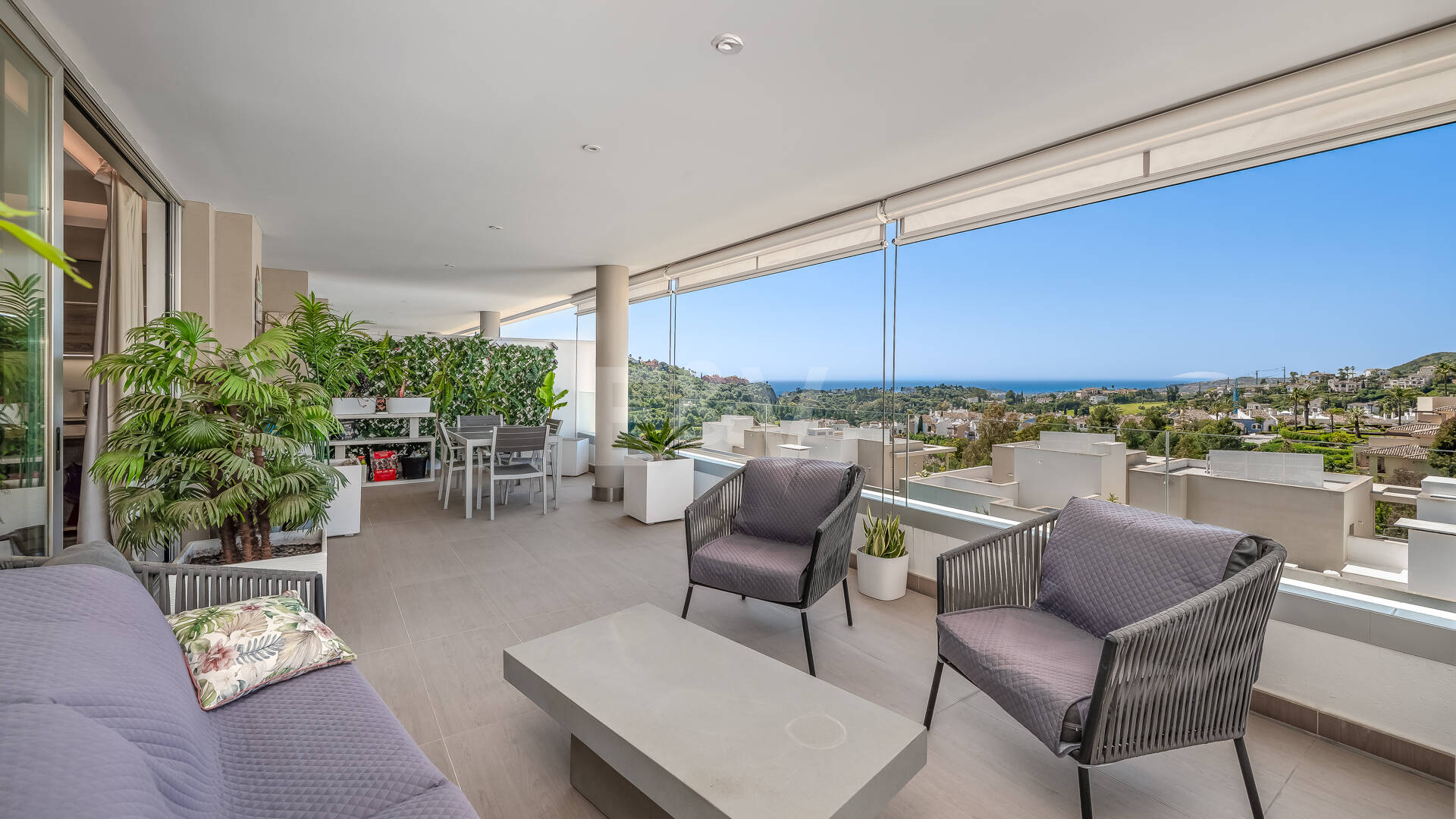 Modern 3 Bedroom Apartment with Sea Views in Botanic, Benahavís!