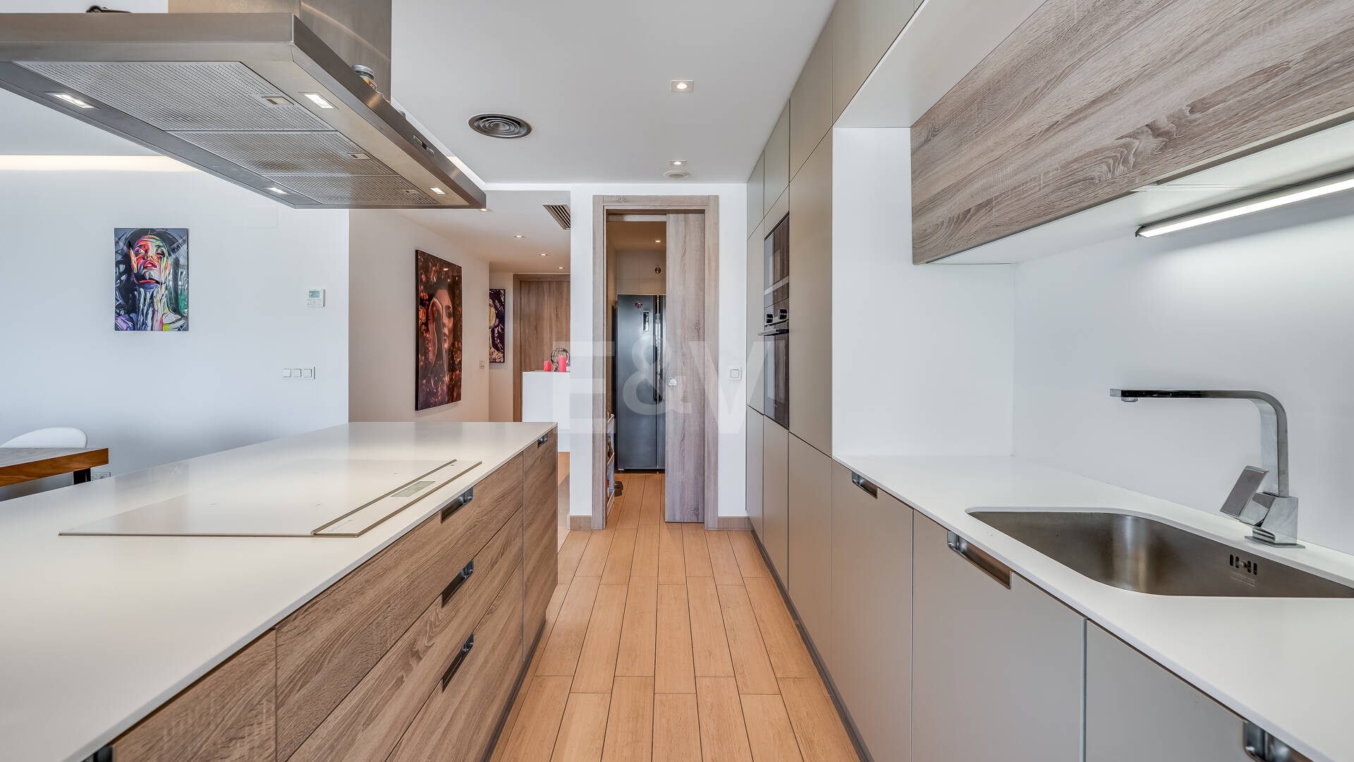 Moderno apartamento de 3 dormitorios con vistas al mar en Botanic, Benahavís!