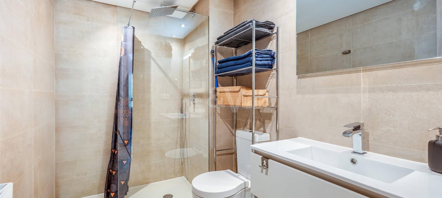 Moderno apartamento de 3 dormitorios con vistas al mar en Botanic, Benahavís!