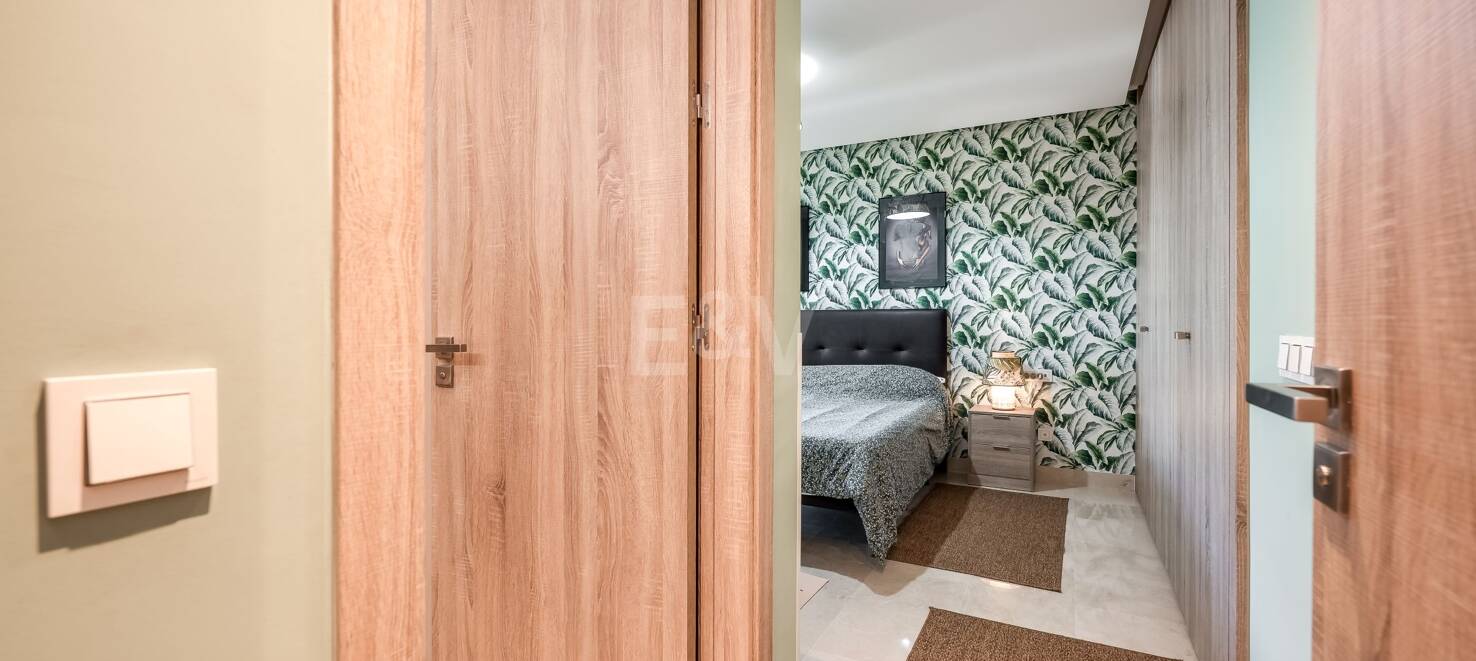 Moderno apartamento de 3 dormitorios con vistas al mar en Botanic, Benahavís!