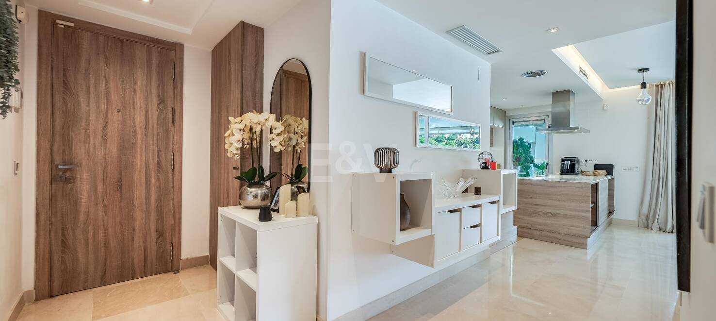 Moderno apartamento de 3 dormitorios con vistas al mar en Botanic, Benahavís!