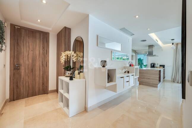 Modern 3 Bedroom Apartment with Sea Views in Botanic, Benahavís!