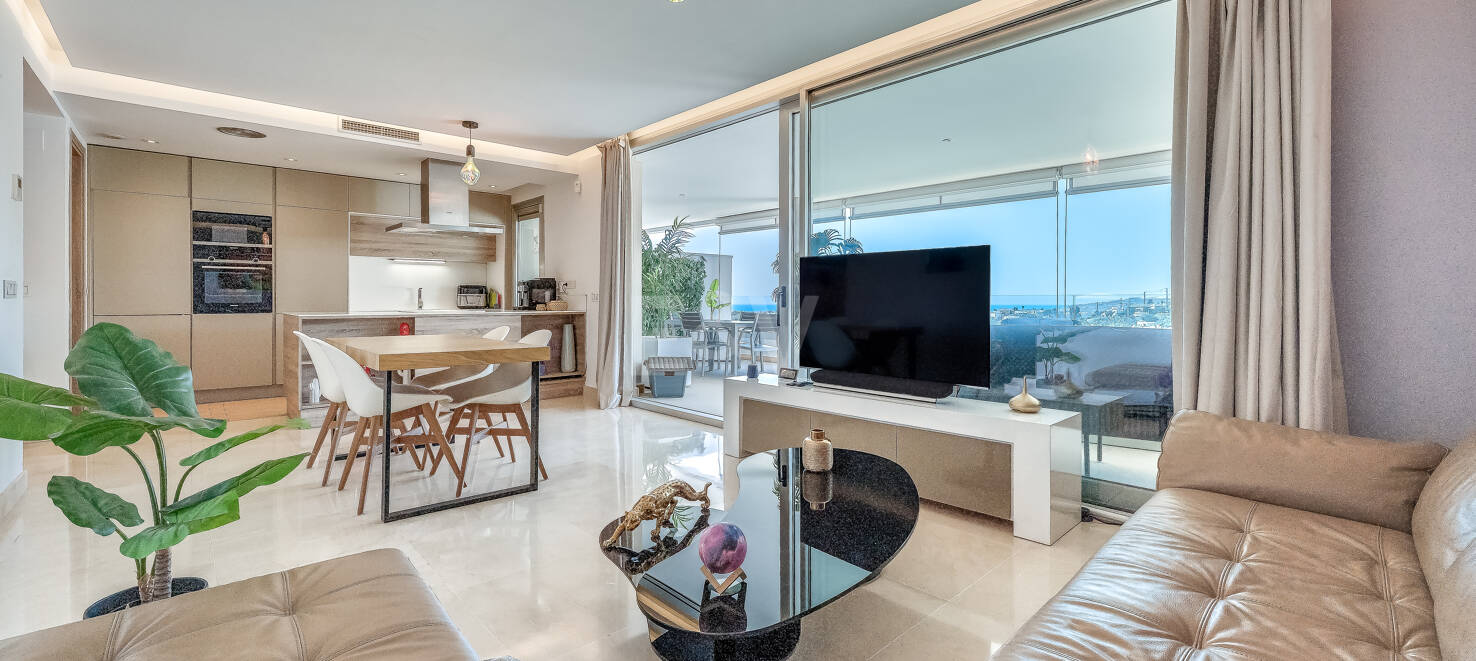 Moderno apartamento de 3 dormitorios con vistas al mar en Botanic, Benahavís!