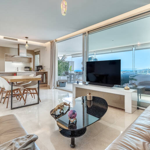 Moderno apartamento de 3 dormitorios con vistas al mar en Botanic, Benahavís!
