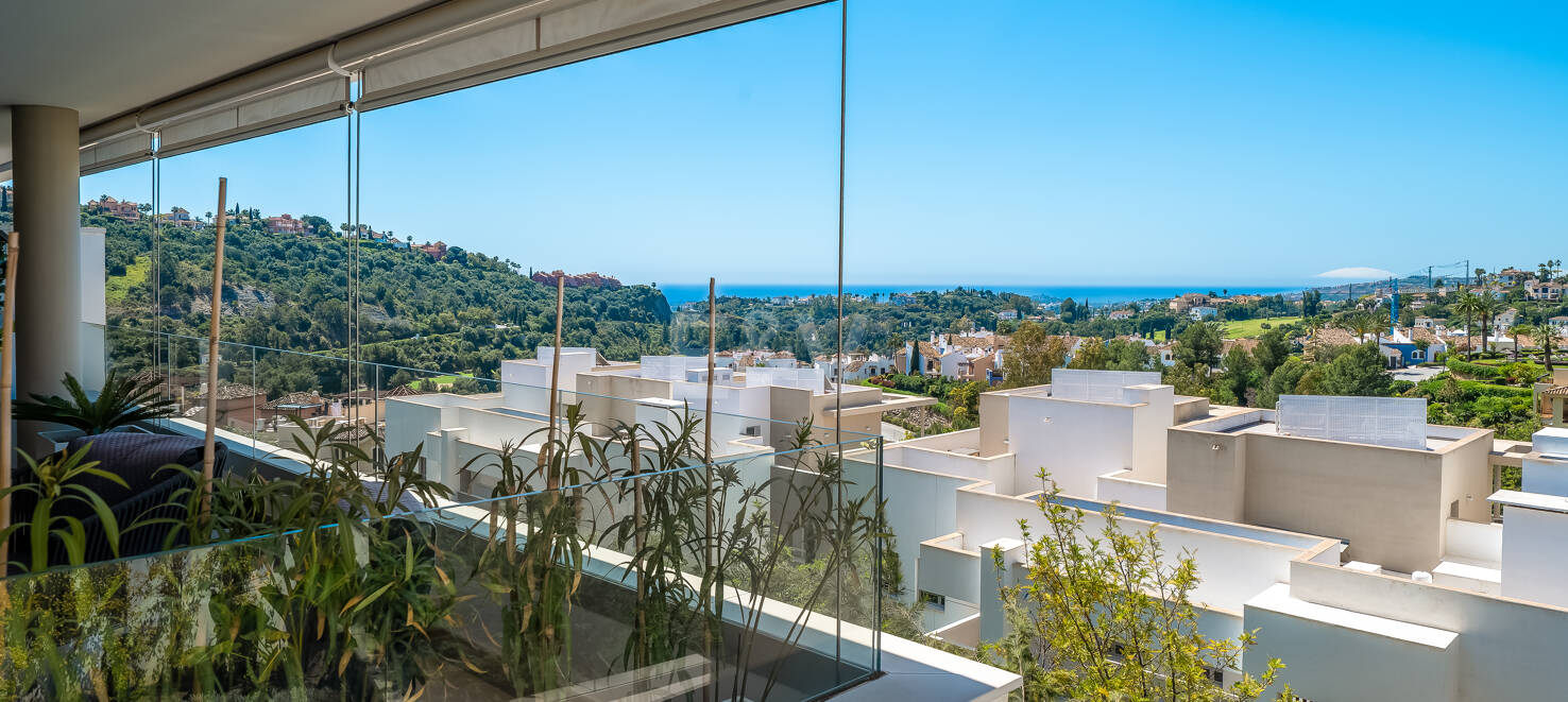 Moderno apartamento de 3 dormitorios con vistas al mar en Botanic, Benahavís!
