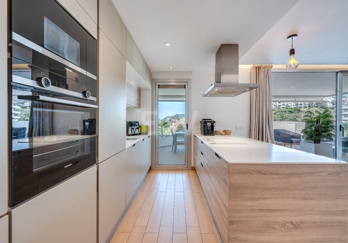 Appartement moderne de 3 chambres avec vue sur la mer à Botanic, Benahavís!