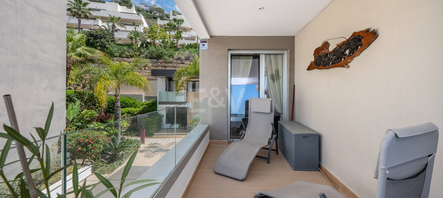 Moderno apartamento de 3 dormitorios con vistas al mar en Botanic, Benahavís!