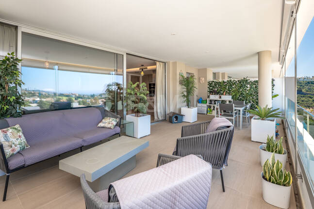 Modern 3 Bedroom Apartment with Sea Views in Botanic, Benahavís!