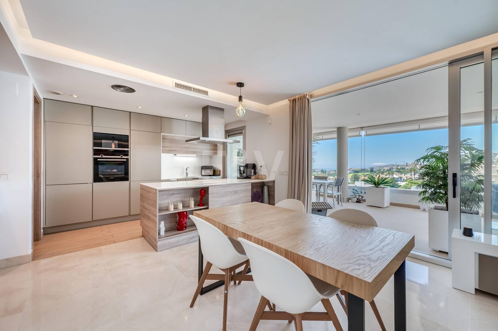 Modern 3 Bedroom Apartment with Sea Views in Botanic, Benahavís!