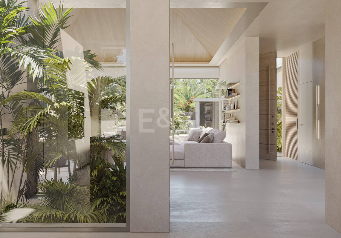 Contemporary Elegant Villa in Las Brisas