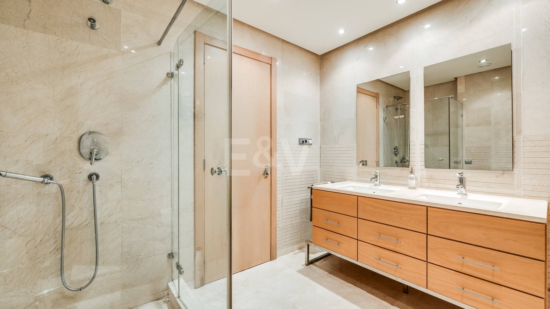 Sophisticated Garden Apartment in the Exclusive Mansion Club Community